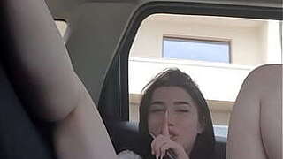 young was lock to be caught masturbating in the taxi with luscious toy controlling her agonorgasmos