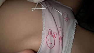 That babe IS CUMMING FOR THE Premier TIME! Extreme teenage handjob