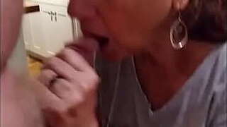 Aged MILF Candi Annie Sucks 10-Pounder on Request and Swallows Mouthful of Cum