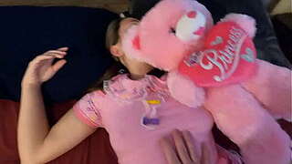 Miniature stepdaughter takes stepfather'_s creampie in her taut twat
