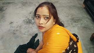Kaamwali Bai ko akela pakar Malik ne chod dala Stout Clip