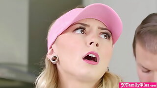 Stepbro gets a aperture round yoke regarding his teen stepsister Chloe Synagogue