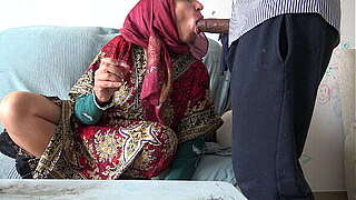 A  divorced Turkish muslim wife rents abroad a room to a darksome immigrant in London
