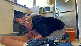 Sexy WIFE Fellatio TO THE PLUMBER IN THE Cook-room WITH CUM IN MOUNTH
